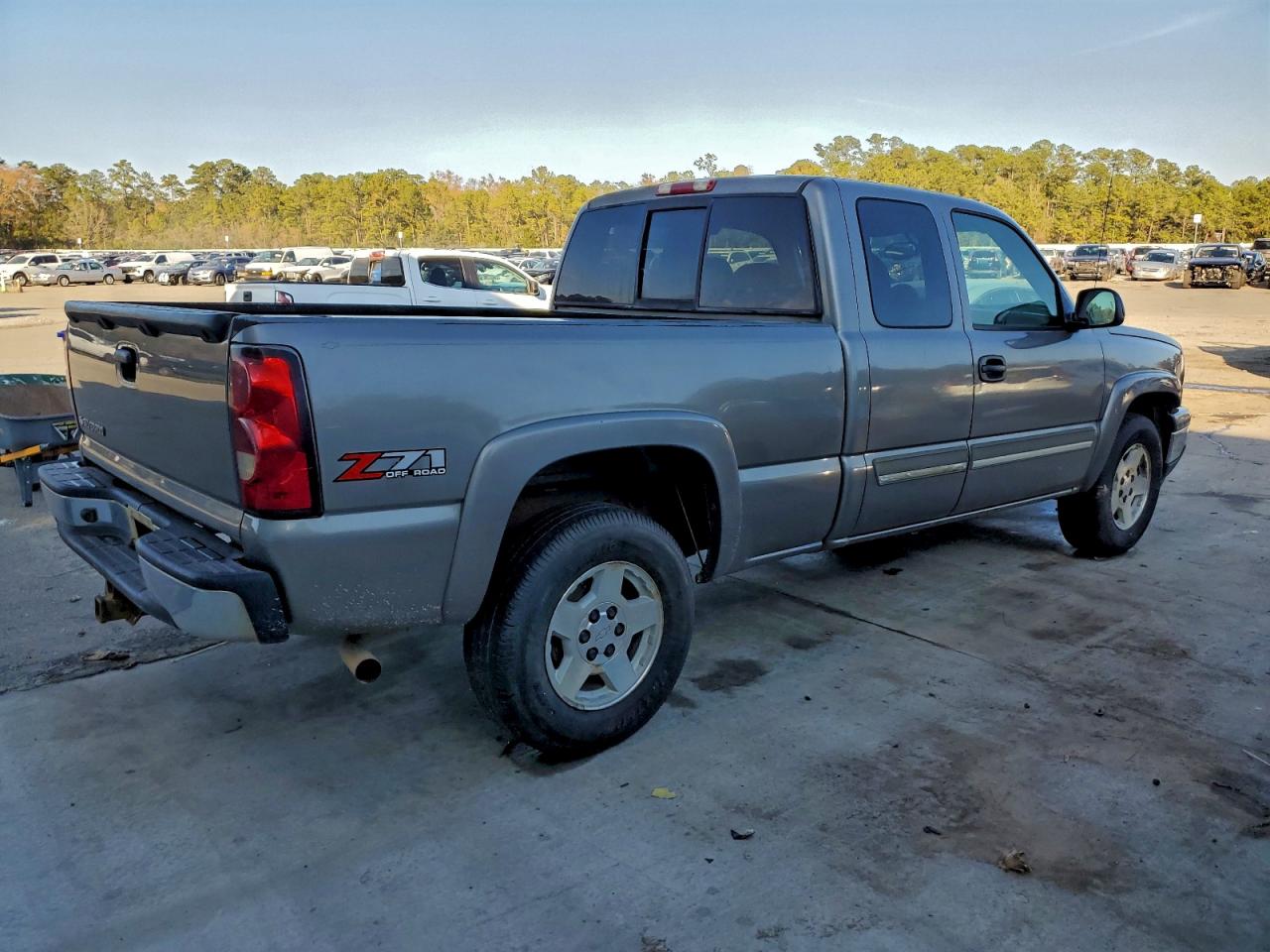 Chevrolet Silverado K1500 Image 3