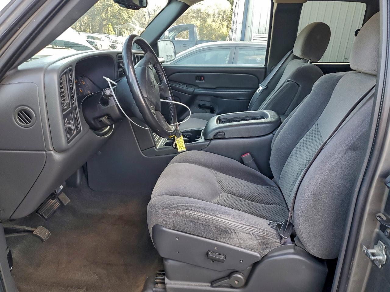 Chevrolet Silverado K1500 Image 7