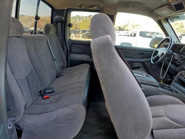 Chevrolet Silverado K1500 Image 6