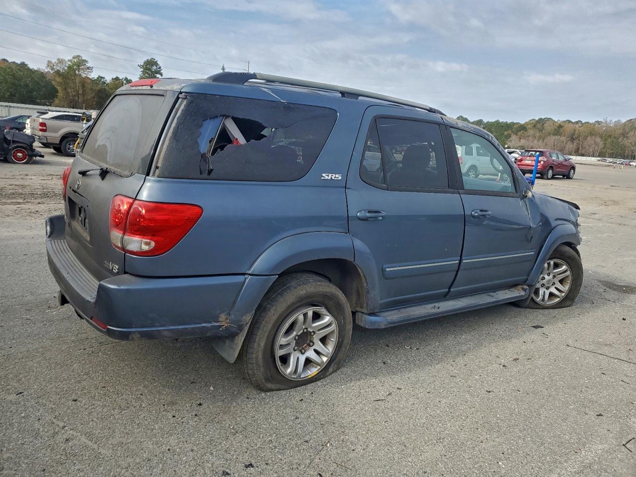 Toyota Sequoia Sr5 Image 3