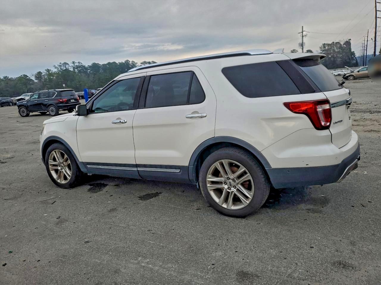 Ford Explorer Limited Image 6