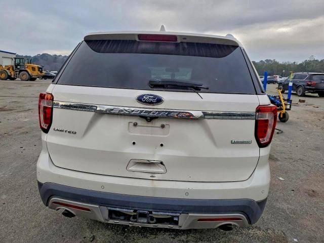 Ford Explorer Limited Image 4