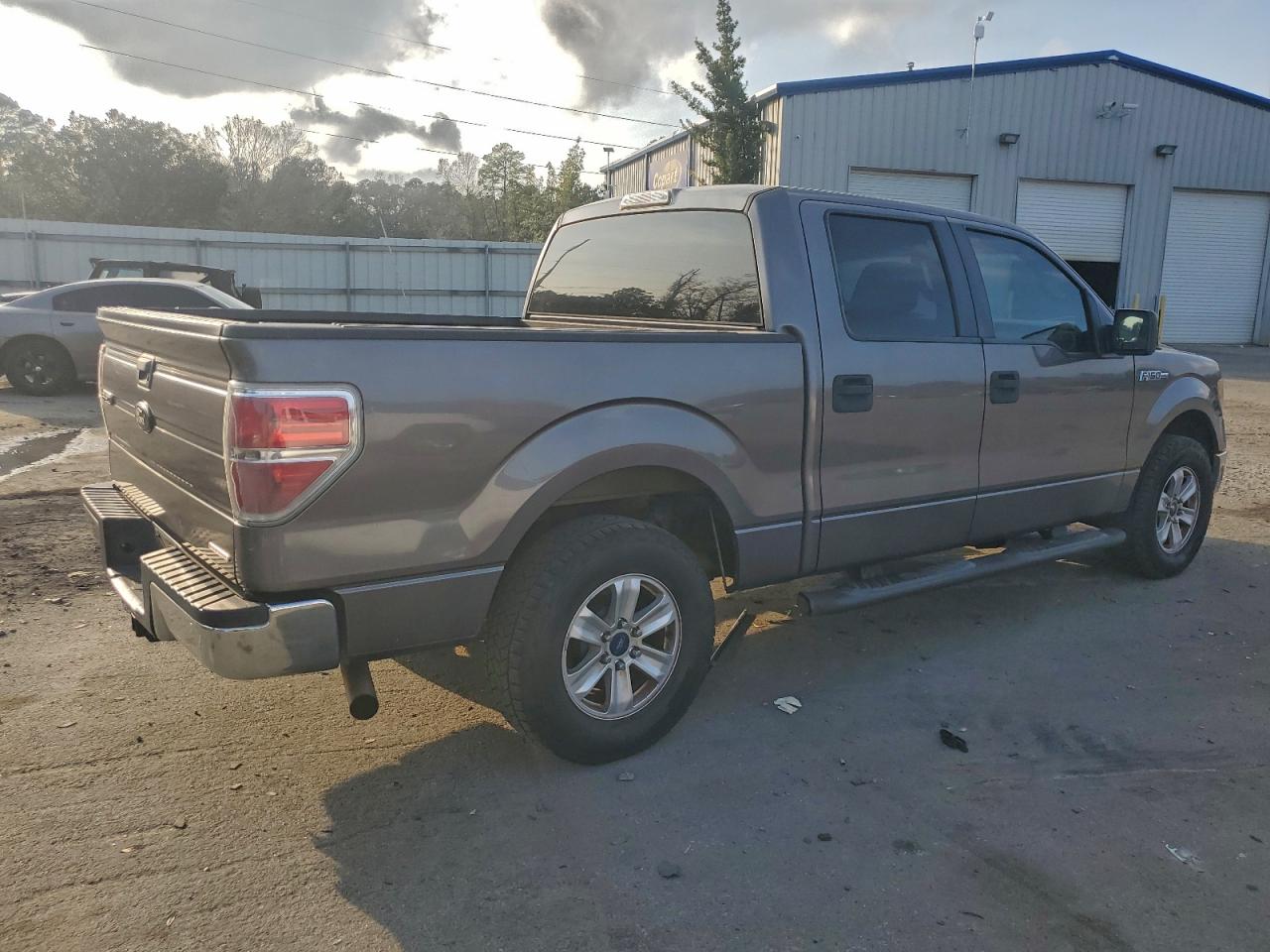 Ford F-150 Supercrew Image 4