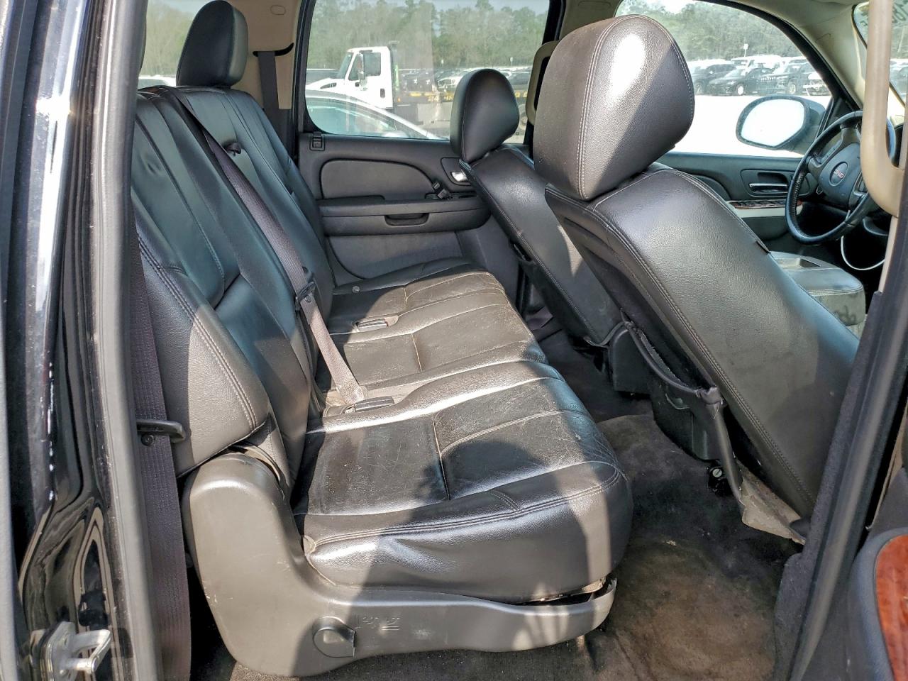 GMC Yukon K1500 Slt Image 3