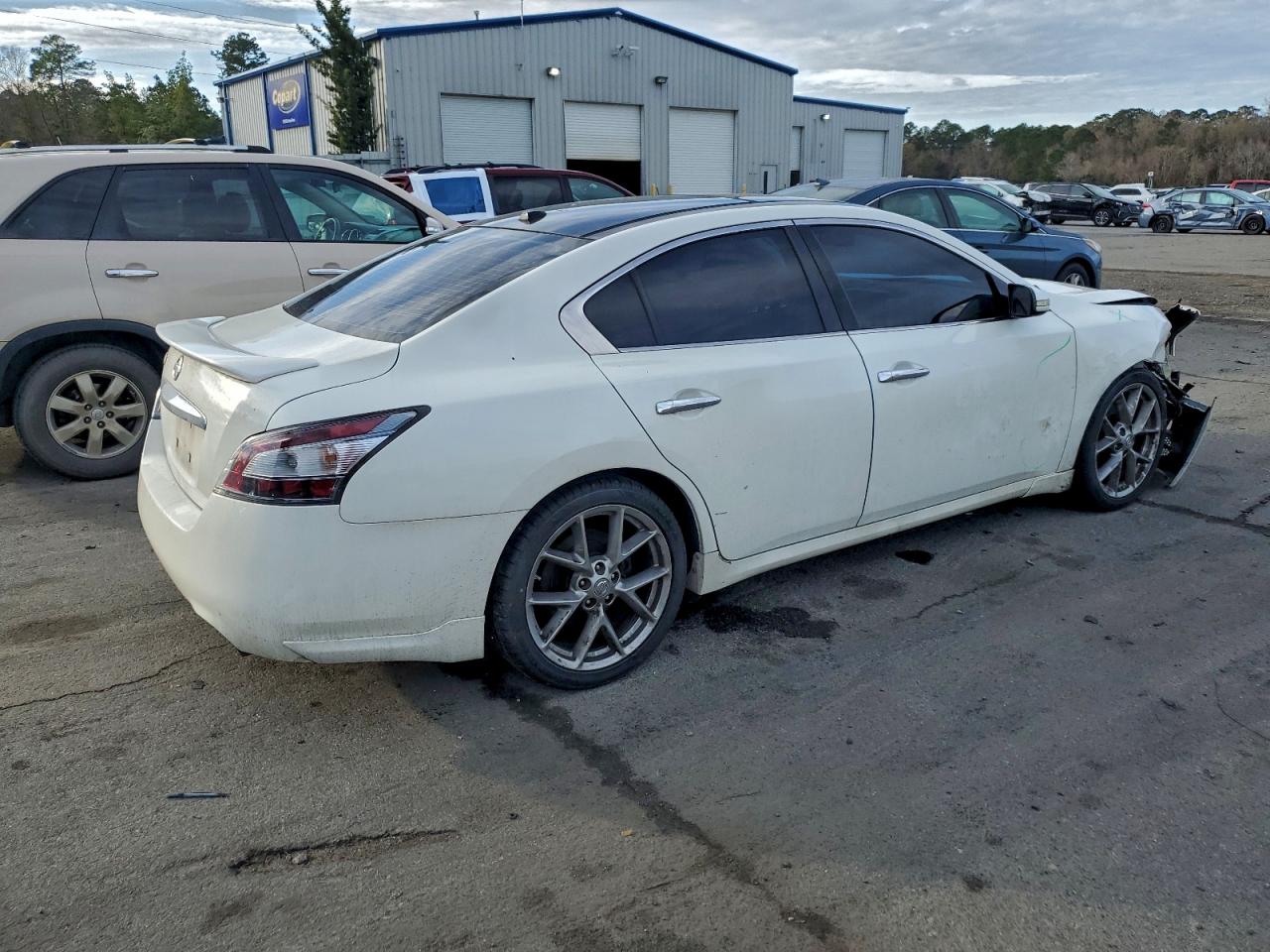 Nissan Maxima S Image 3