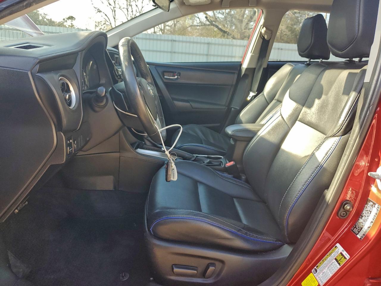 Toyota Corolla L Image 10