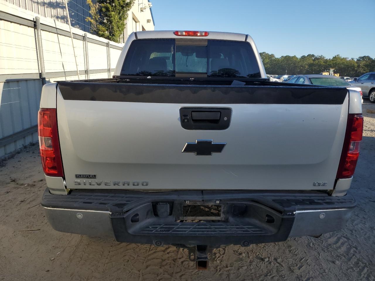 Chevrolet Silverado K1500 Ltz Image 2