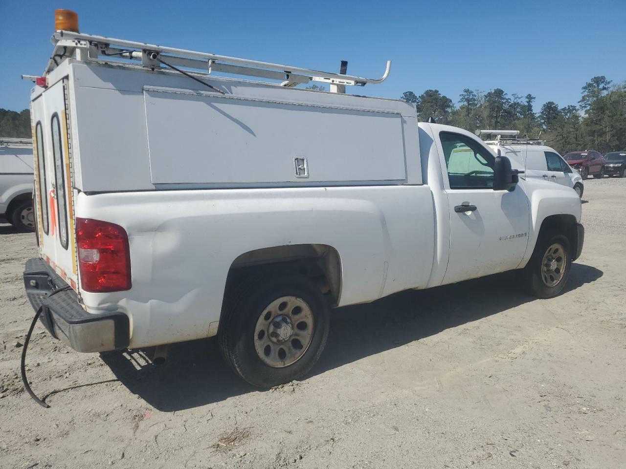 Chevrolet Silverado C1500 Image 2