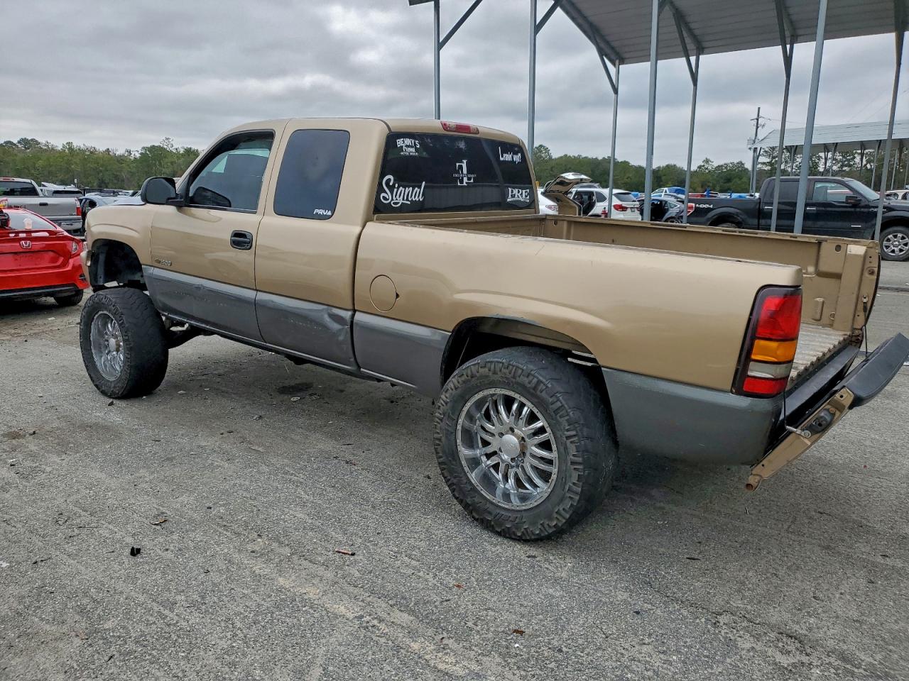 Chevrolet Silverado C1500 Image 2
