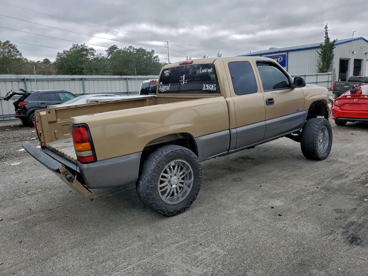 Chevrolet Silverado C1500 Image 4