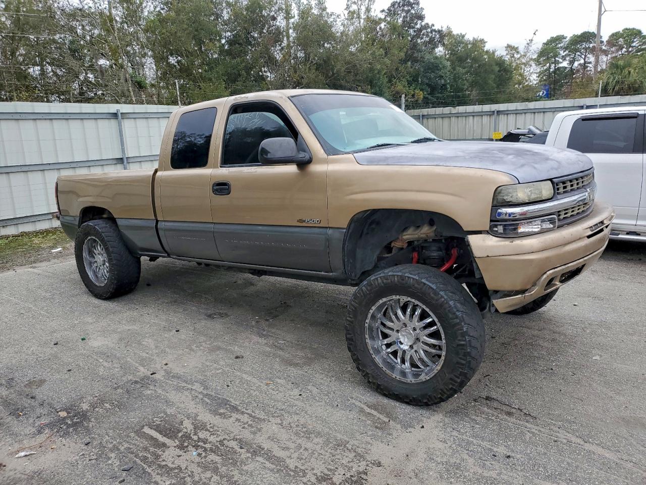 Chevrolet Silverado C1500 Image 3